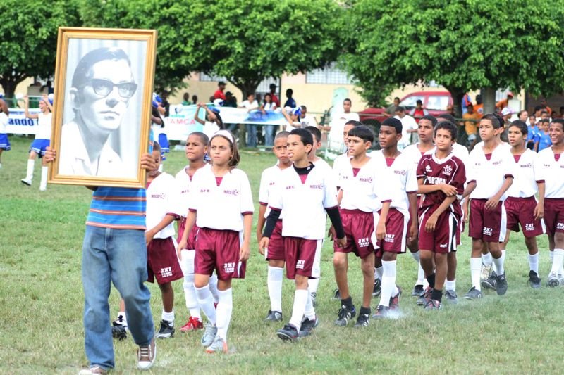 Equipo de Moca en el desfile de la justa del 2010